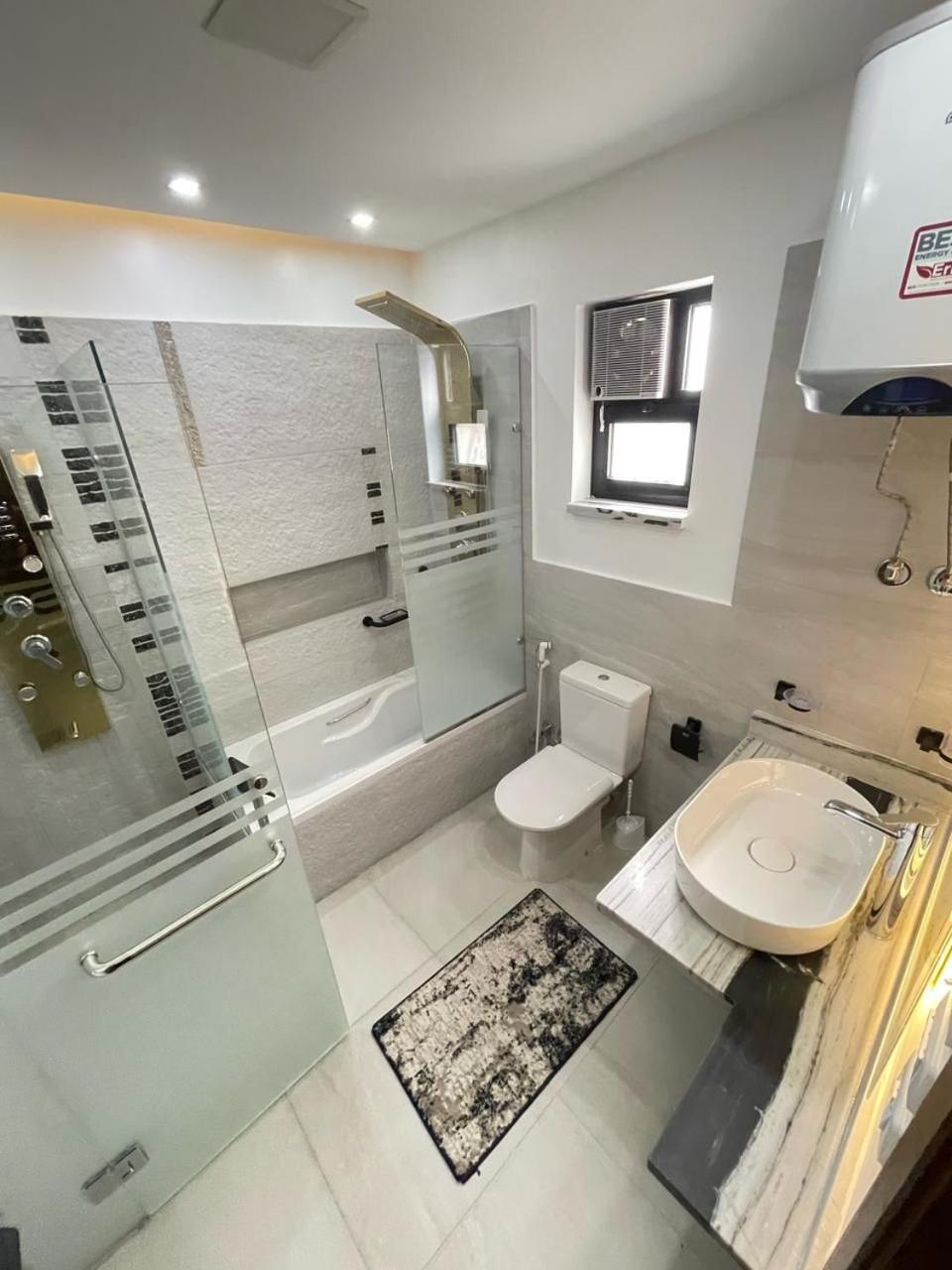 White Spaces Apartment *