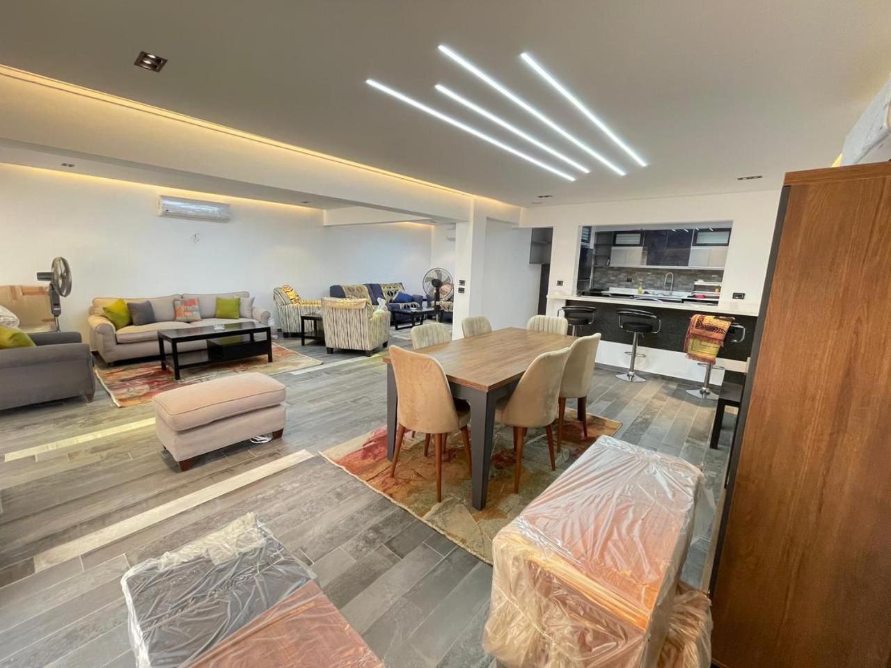 Apartment White Spaces