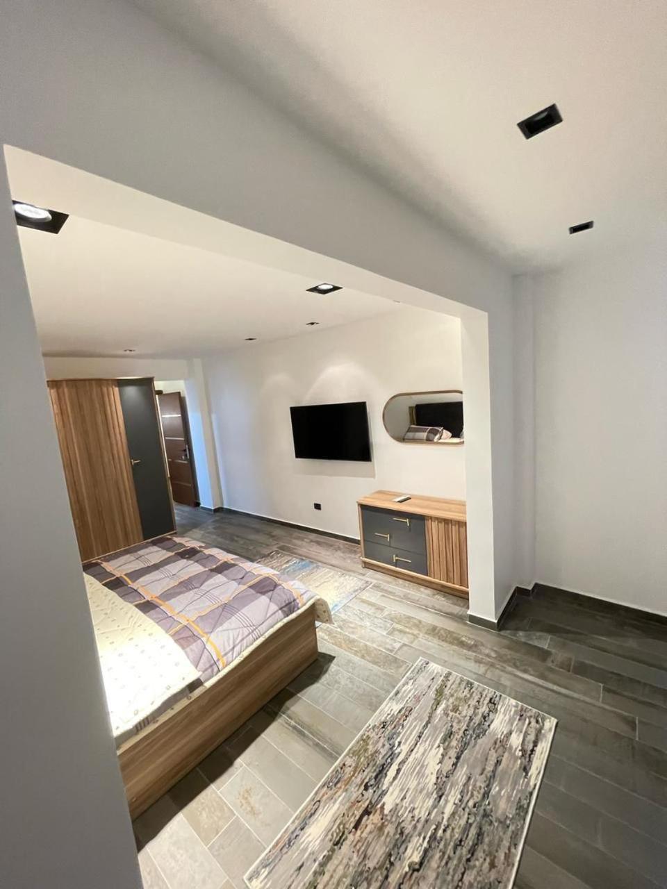 White Spaces Apartment
